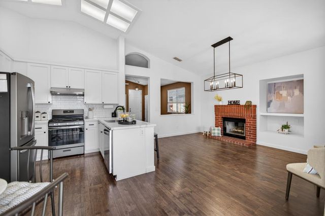 853 Rathbone Cir, Folsom, CA 95630