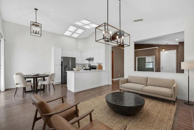 853 Rathbone Cir, Folsom, CA 95630