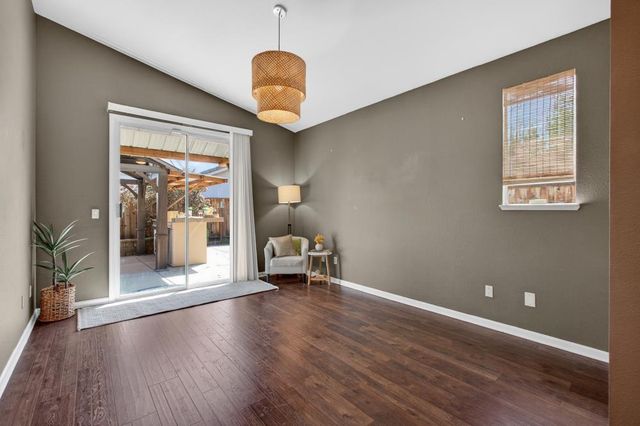 853 Rathbone Cir, Folsom, CA 95630