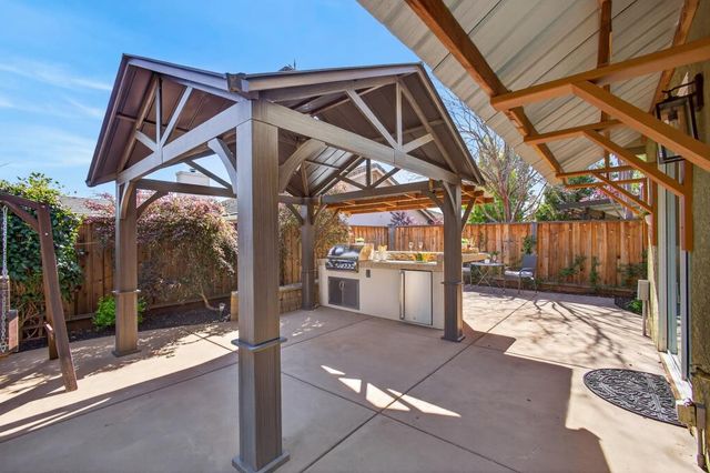 853 Rathbone Cir, Folsom, CA 95630