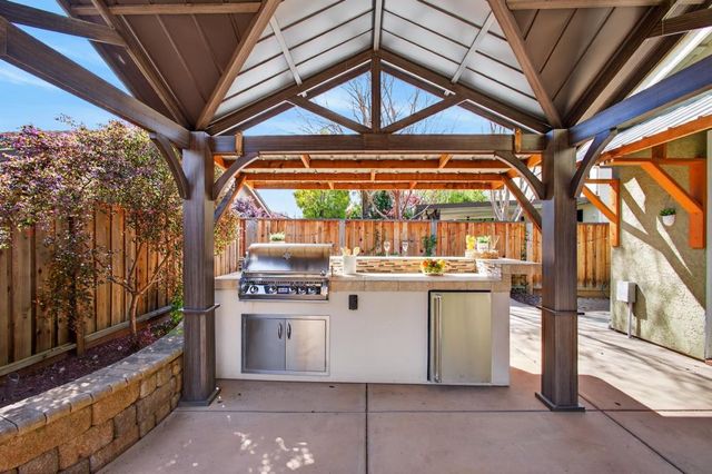 853 Rathbone Cir, Folsom, CA 95630