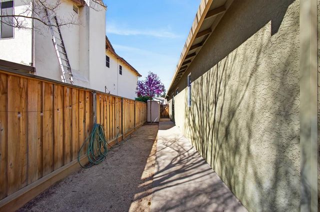 853 Rathbone Cir, Folsom, CA 95630