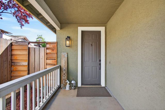 853 Rathbone Cir, Folsom, CA 95630