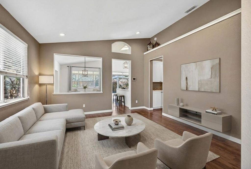 853 Rathbone Cir, Folsom, CA 95630