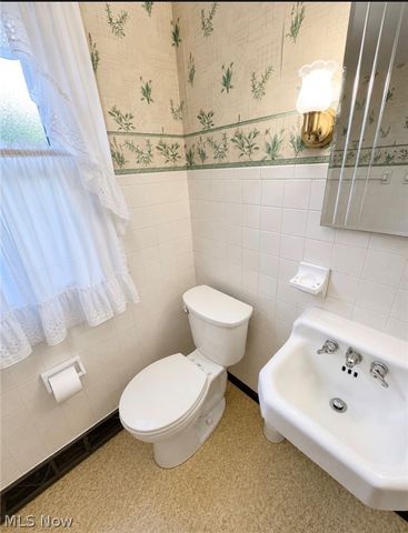 4345 Woodleigh Lane, Youngstown, OH 44511