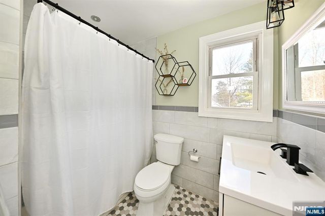 262 Spring Valley Avenue, Hackensack, NJ 07601