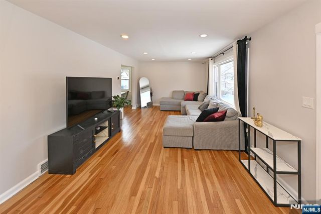 262 Spring Valley Avenue, Hackensack, NJ 07601