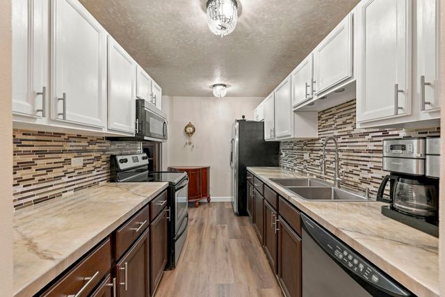 420 S HOME Avenue 109N, Oak Park, IL 60302
