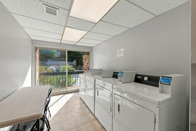 420 S HOME Avenue 109N, Oak Park, IL 60302