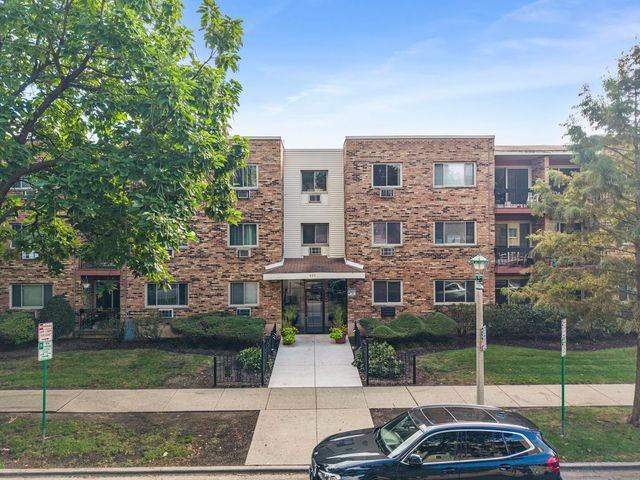 420 S HOME Avenue 109N, Oak Park, IL 60302
