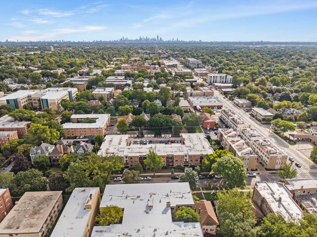 420 S HOME Avenue 109N, Oak Park, IL 60302
