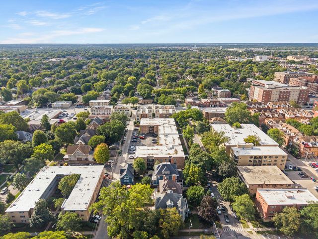 420 S HOME Avenue 109N, Oak Park, IL 60302