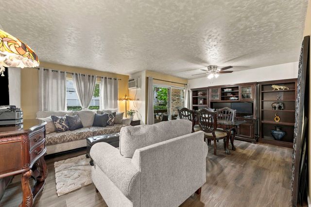420 S HOME Avenue 109N, Oak Park, IL 60302
