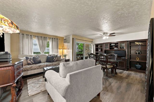 420 S HOME Avenue 109N, Oak Park, IL 60302