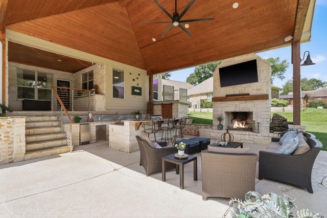 13907 Jbk Memorial Drive, Willis, TX 77318