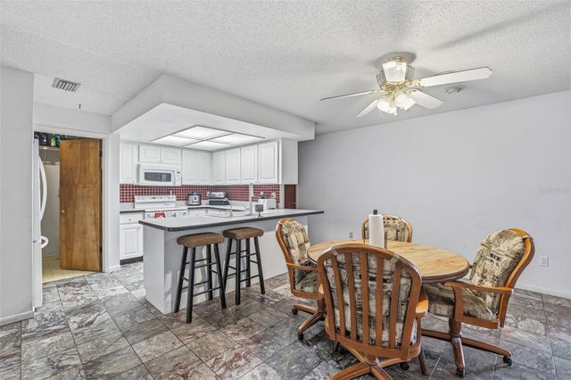 3330 FOXRIDGE CIRCLE, Tampa, FL 33618