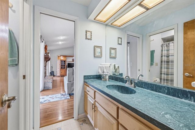 3330 FOXRIDGE CIRCLE, Tampa, FL 33618