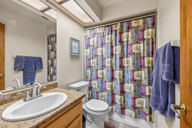 3330 FOXRIDGE CIRCLE, Tampa, FL 33618