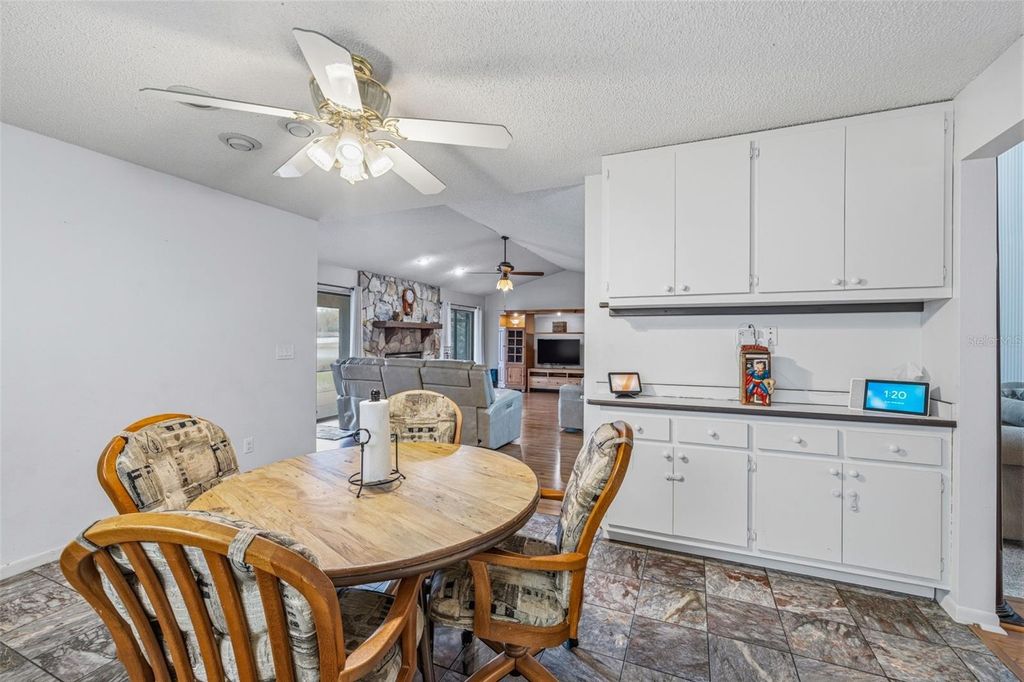 Image 12 of property listing at 3330 FOXRIDGE CIRCLE, Tampa, FL 33618