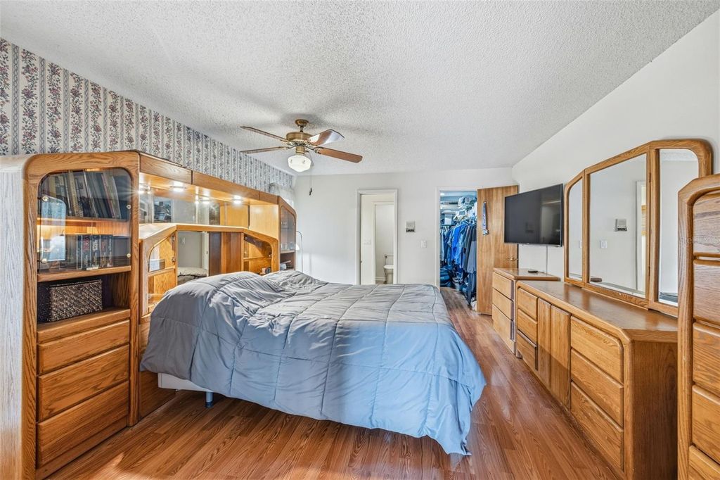 Image 18 of property listing at 3330 FOXRIDGE CIRCLE, Tampa, FL 33618