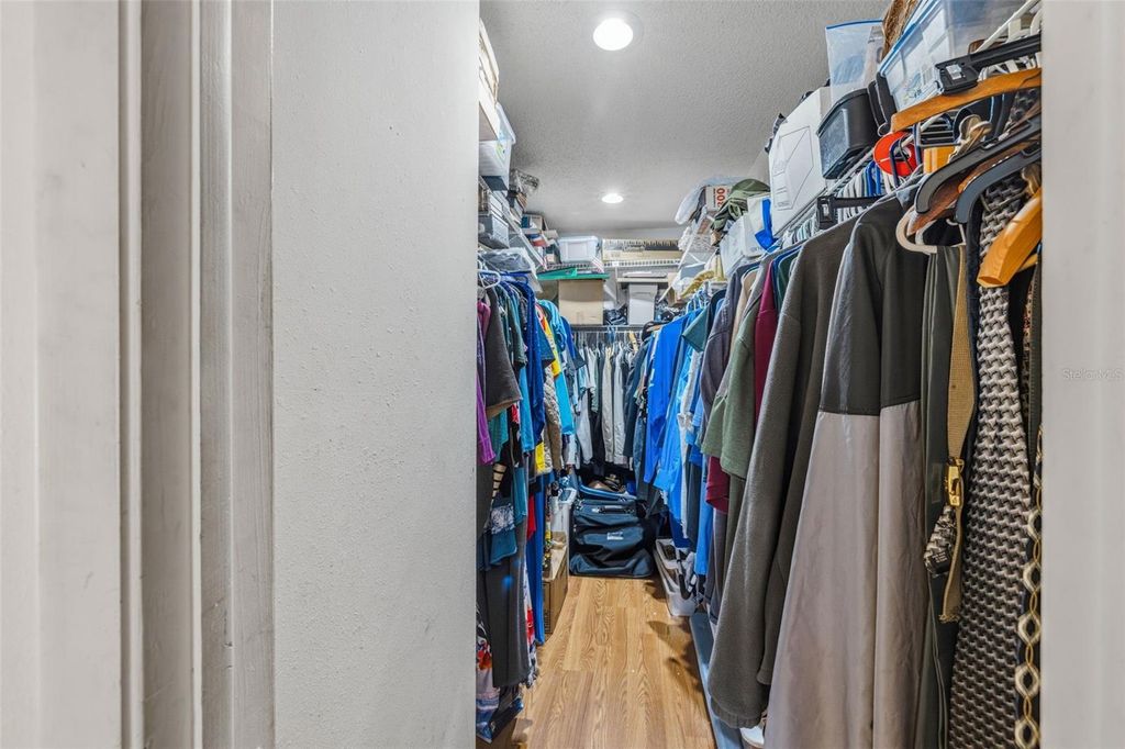 Image 20 of property listing at 3330 FOXRIDGE CIRCLE, Tampa, FL 33618