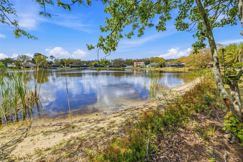 Image 34 of property listing at 3330 FOXRIDGE CIRCLE, Tampa, FL 33618