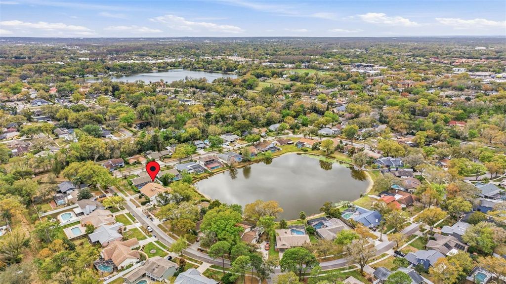 Image 40 of property listing at 3330 FOXRIDGE CIRCLE, Tampa, FL 33618