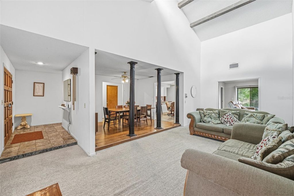 Image 6 of property listing at 3330 FOXRIDGE CIRCLE, Tampa, FL 33618