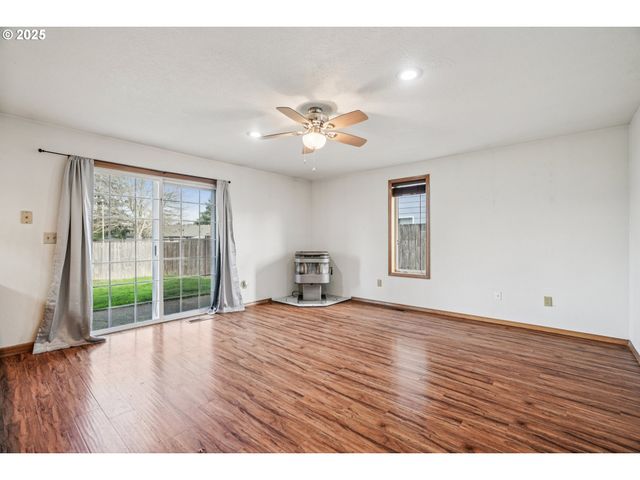 2067 Sw OLEANDER St, Mc Minnville, OR 97128