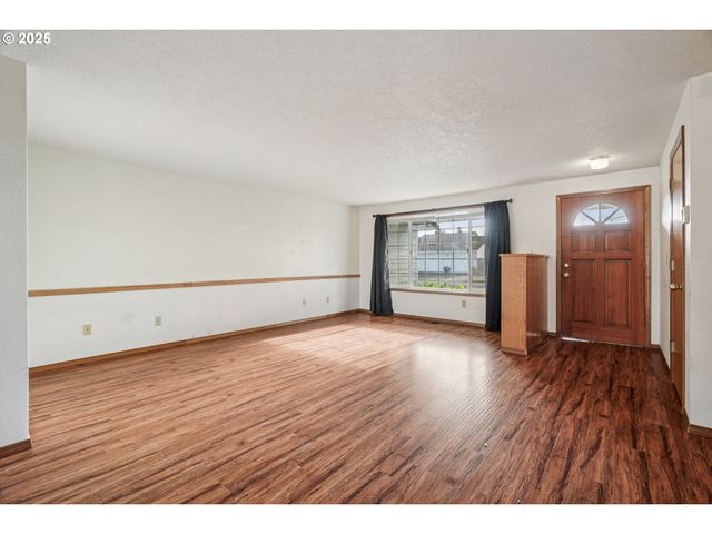 2067 Sw OLEANDER St, Mc Minnville, OR 97128