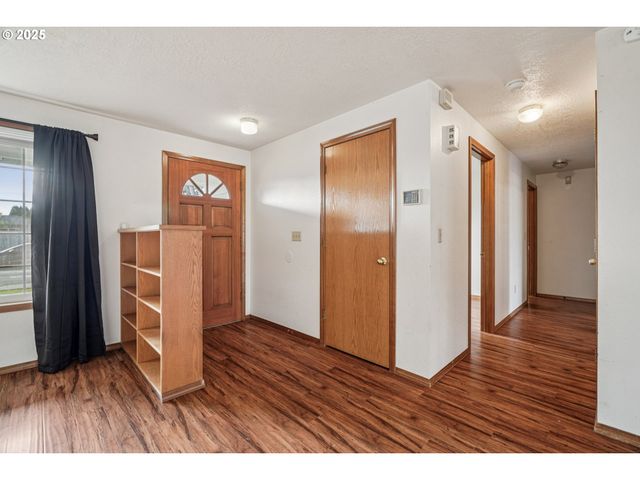 2067 Sw OLEANDER St, Mc Minnville, OR 97128