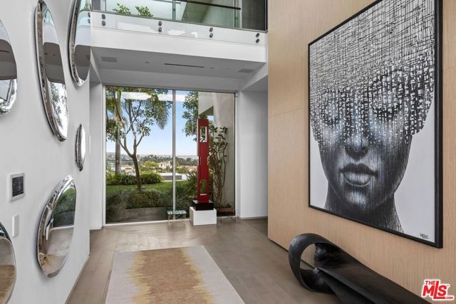 1218 Roberto Lane, Los Angeles, CA 90077