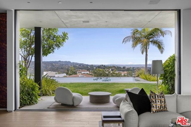 1218 Roberto Lane, Los Angeles, CA 90077