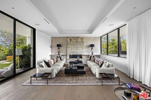 1218 Roberto Lane, Los Angeles, CA 90077