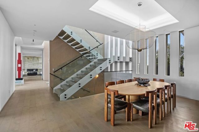 1218 Roberto Lane, Los Angeles, CA 90077