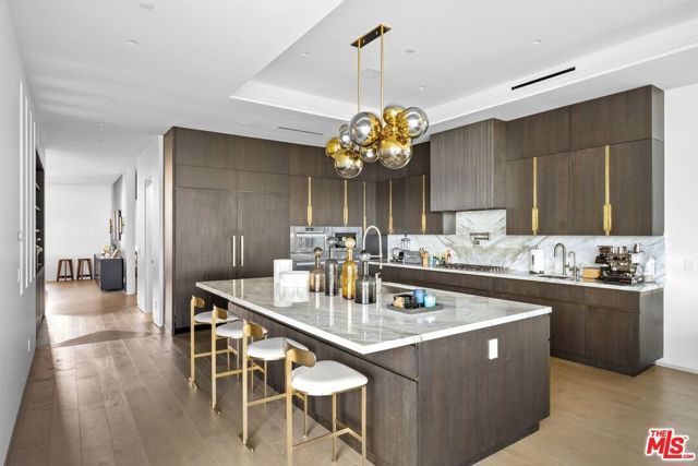 1218 Roberto Lane, Los Angeles, CA 90077
