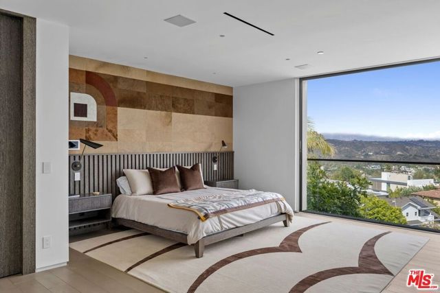 1218 Roberto Lane, Los Angeles, CA 90077