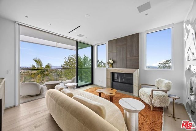 1218 Roberto Lane, Los Angeles, CA 90077