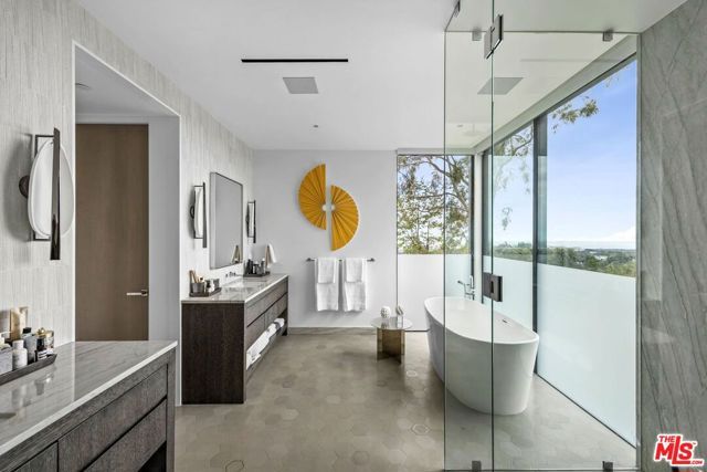 1218 Roberto Lane, Los Angeles, CA 90077