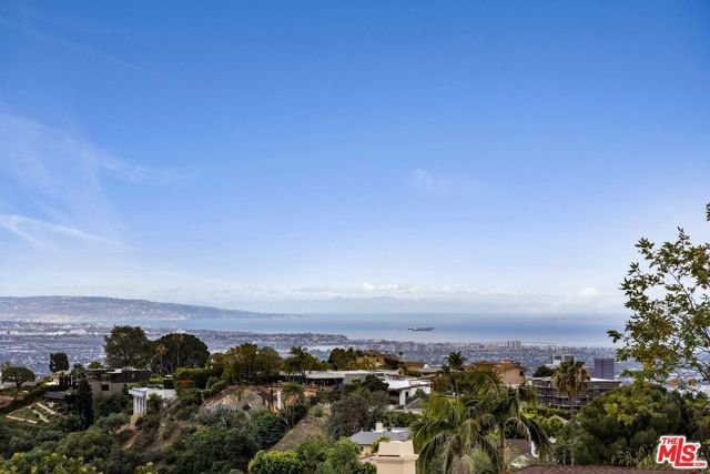 1218 Roberto Lane, Los Angeles, CA 90077