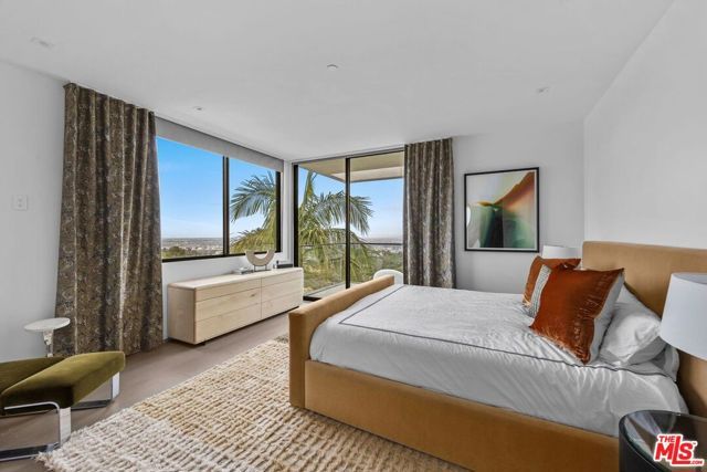 1218 Roberto Lane, Los Angeles, CA 90077