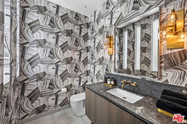 1218 Roberto Lane, Los Angeles, CA 90077