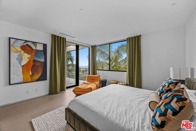 1218 Roberto Lane, Los Angeles, CA 90077