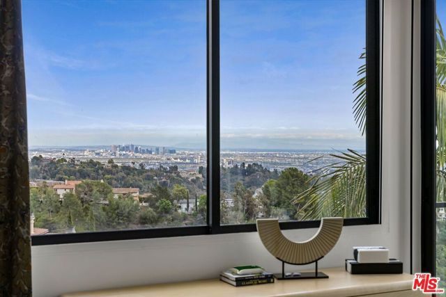 1218 Roberto Lane, Los Angeles, CA 90077