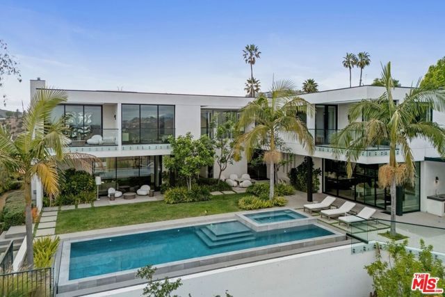 1218 Roberto Lane, Los Angeles, CA 90077