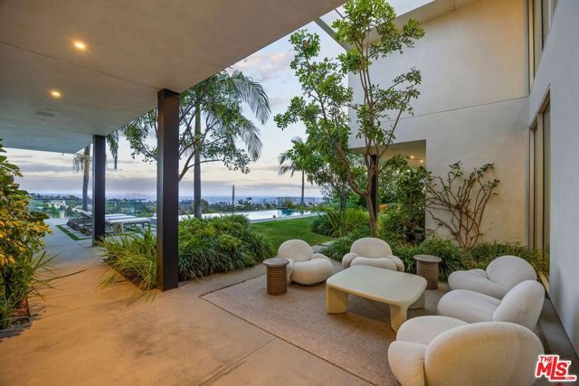 1218 Roberto Lane, Los Angeles, CA 90077
