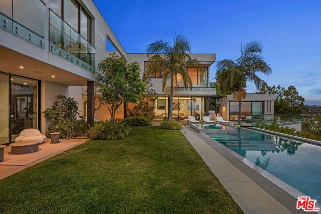 1218 Roberto Lane, Los Angeles, CA 90077