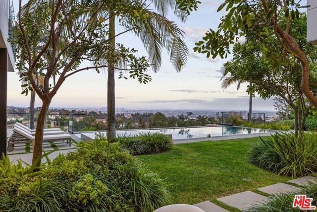 1218 Roberto Lane, Los Angeles, CA 90077