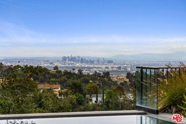 1218 Roberto Lane, Los Angeles, CA 90077