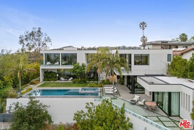 1218 Roberto Lane, Los Angeles, CA 90077